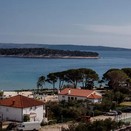 Apartments Tartuga Rab Town