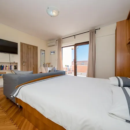 Apartments Tartuga Rab Town