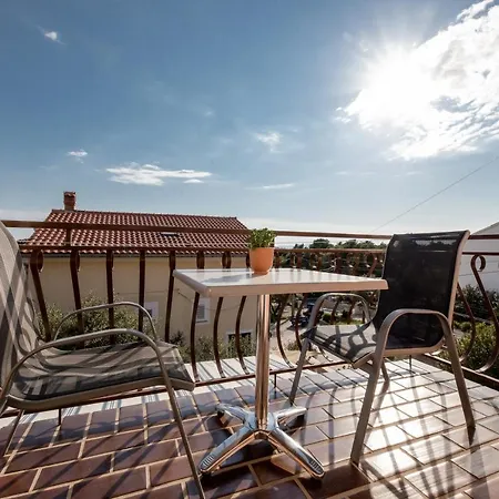 Apartments Tartuga Rab Town