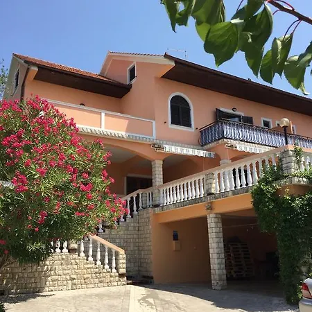 Apartments Tartuga Rab Town
